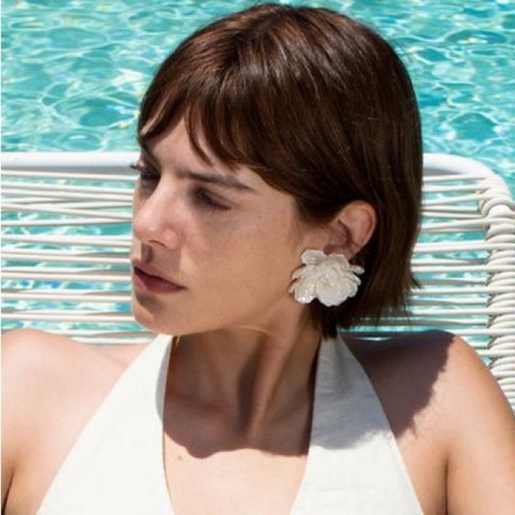 NWOT Zara Ecru Flower-Shaped Earrings with Tonal Beading. - Picture 2 of 8
